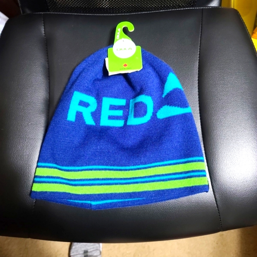 Bula, red mountain beanie